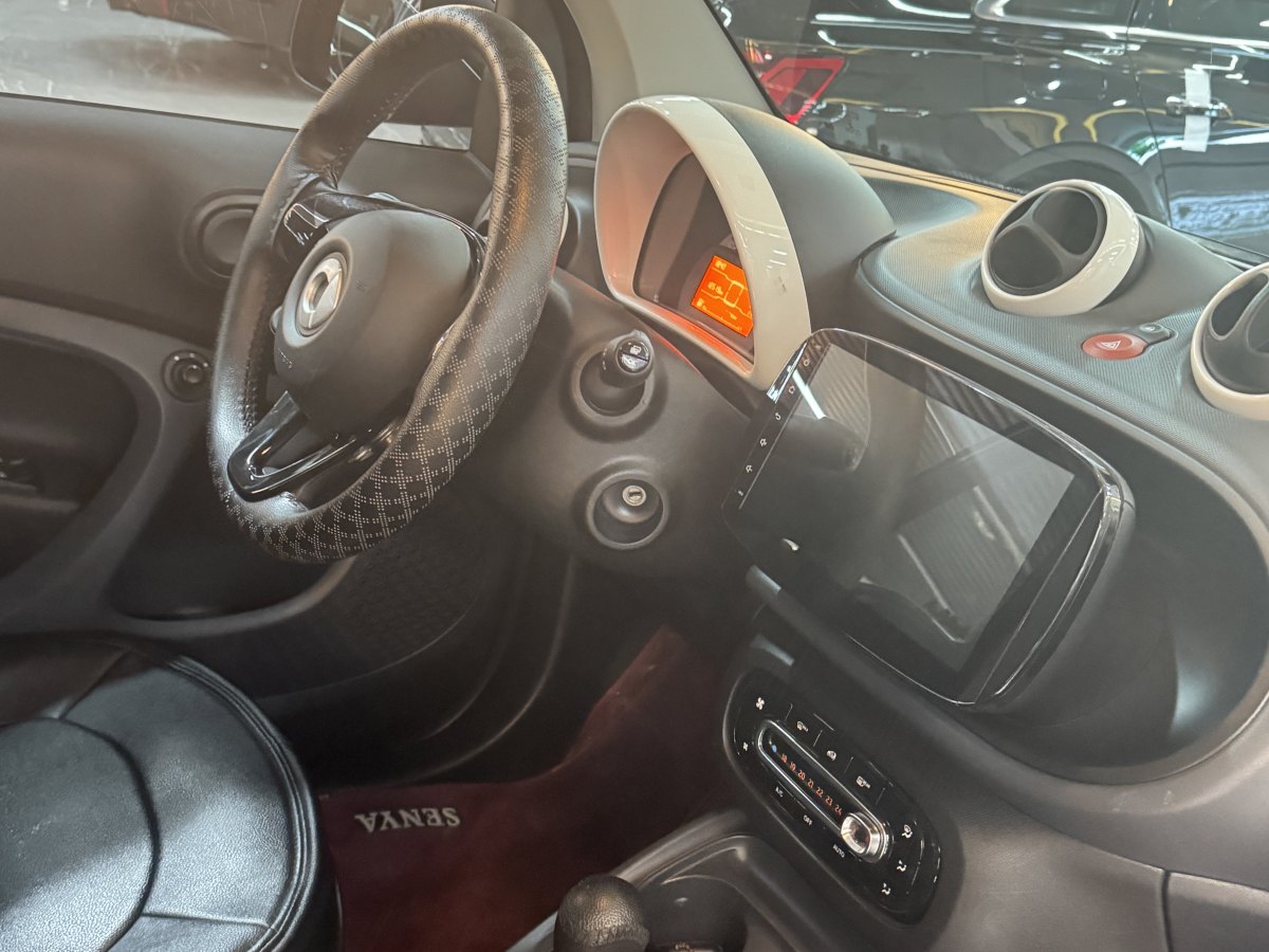 smart fortwo  2017款 1.0L 52千瓦硬頂摯愛(ài)特別版圖片