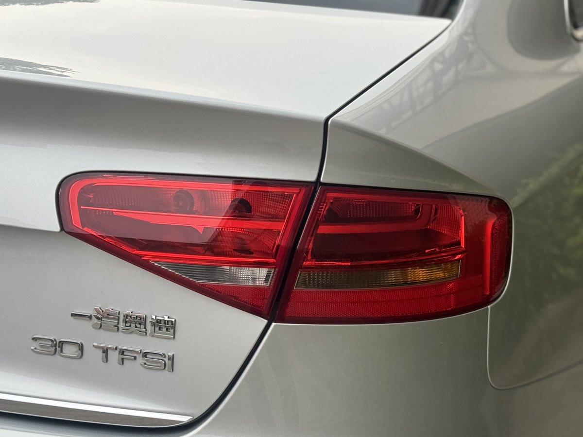 奧迪 奧迪A4L  2013款 30 TFSI 自動(dòng)舒適型圖片