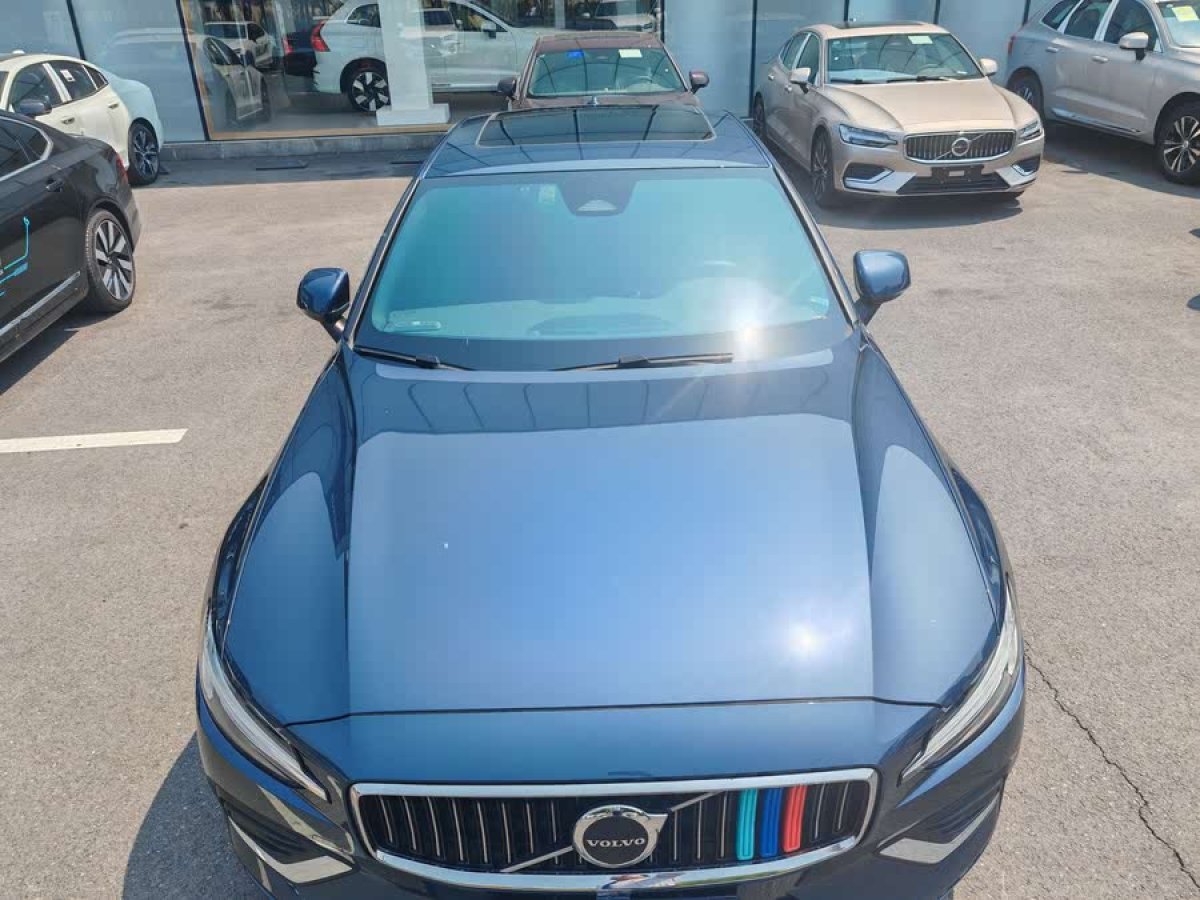 沃爾沃 S60L  2023款 B4 智逸豪華版圖片