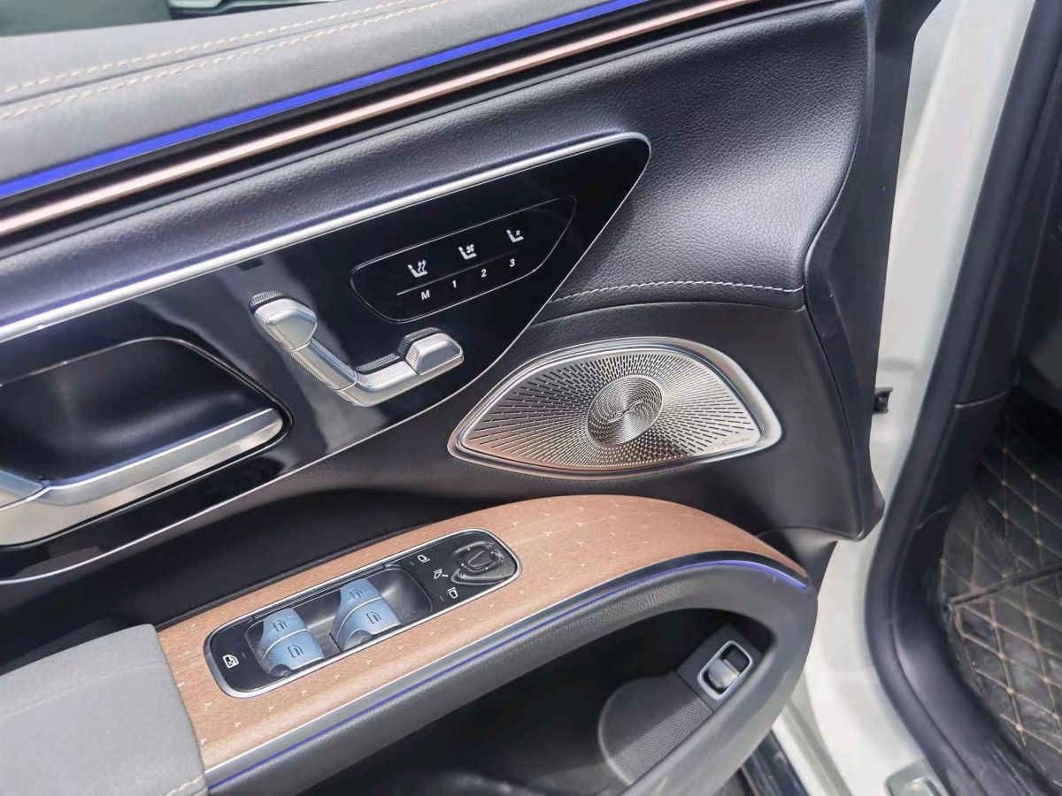 奔驰 奔驰EQS SUV  2023款 450 4MATIC 豪华版图片