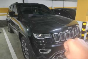 大切諾基 Jeep 3.0L 專業(yè)導(dǎo)航版