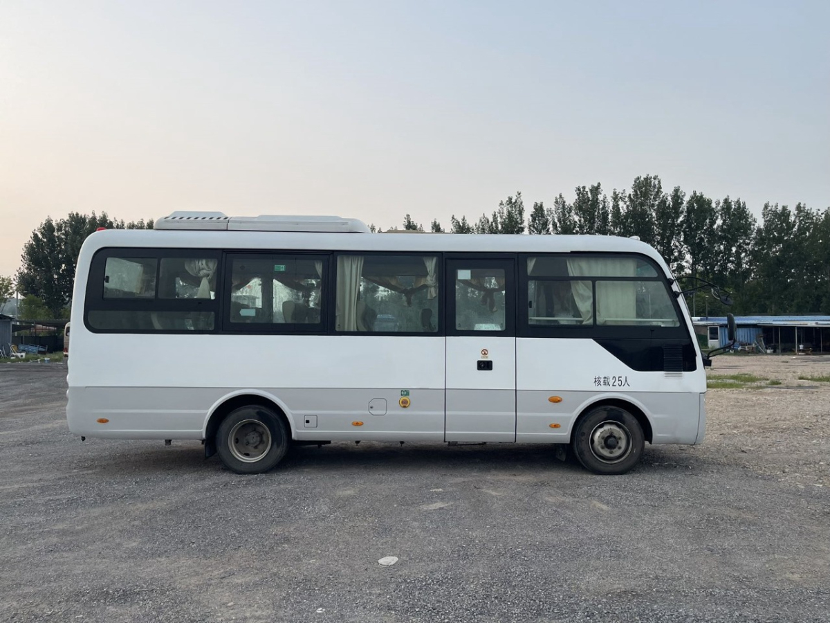 25座國五非營運(yùn)6729客車圖片