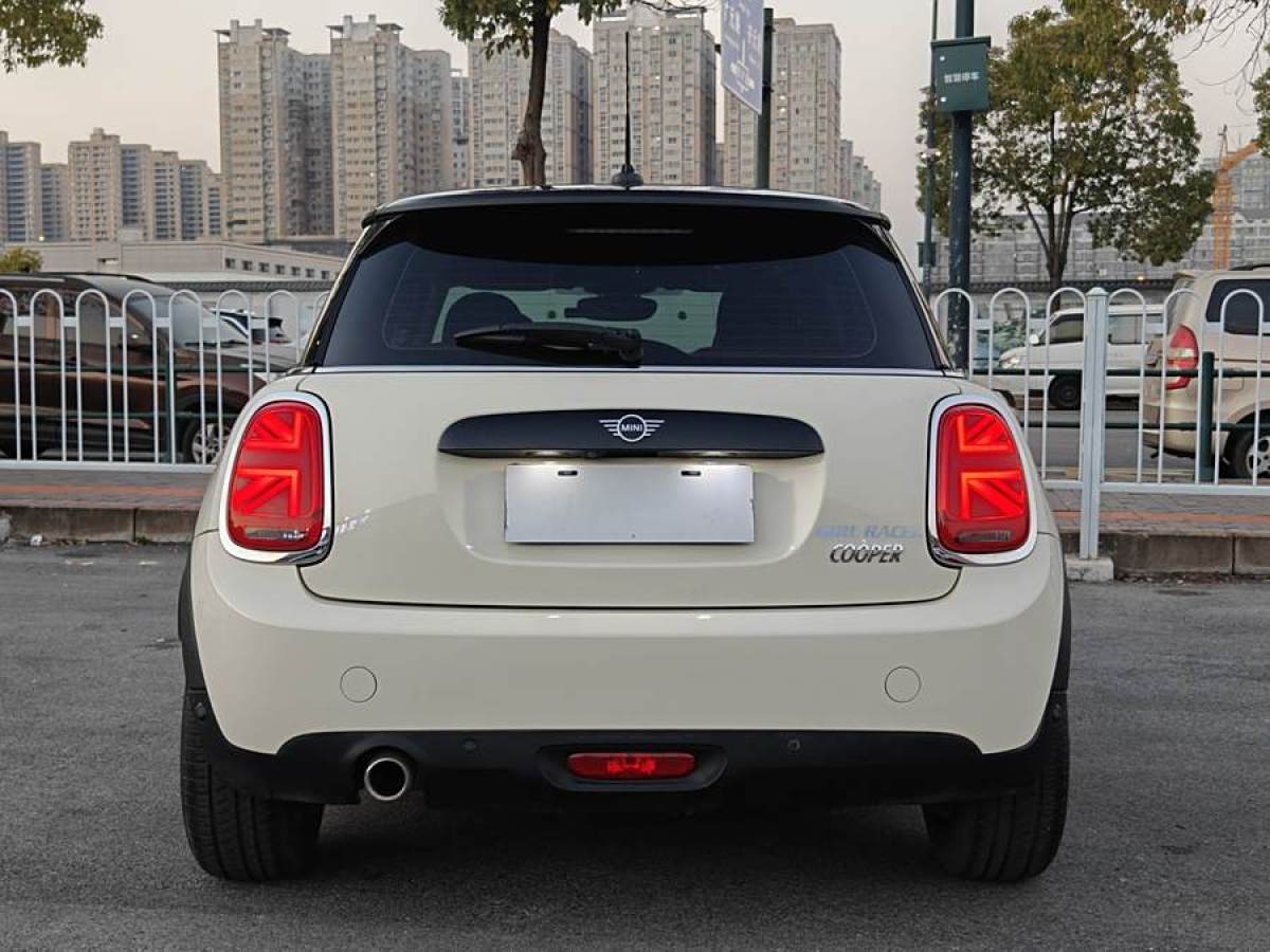 MINI COUNTRYMAN  2018款 1.5T COOPER 經(jīng)典派圖片