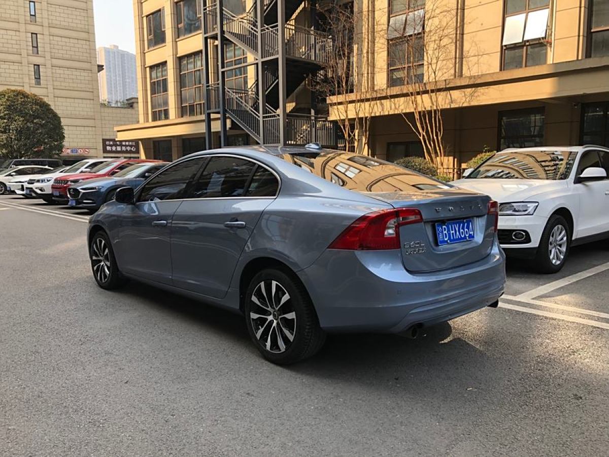 沃爾沃 S60L  2018款 T3 智進(jìn)進(jìn)取版圖片