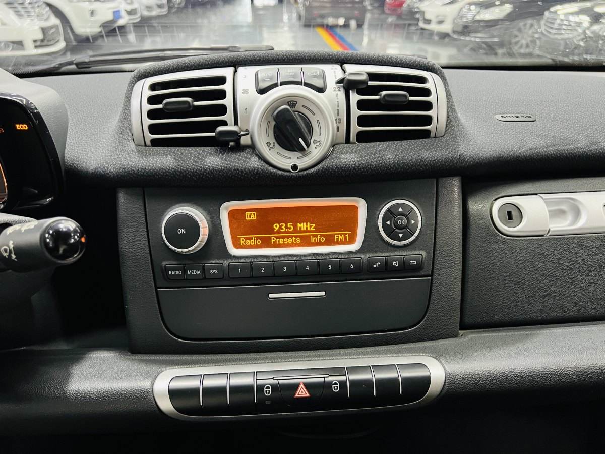 2012年2月smart fortwo  2012款 1.0 MHD 硬頂標(biāo)準(zhǔn)版