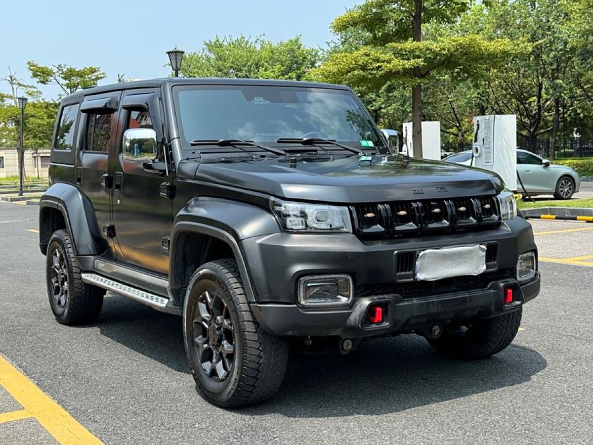 北京 BJ40  2021款 2.0D 自動四驅刀鋒英雄版?zhèn)b客型圖片