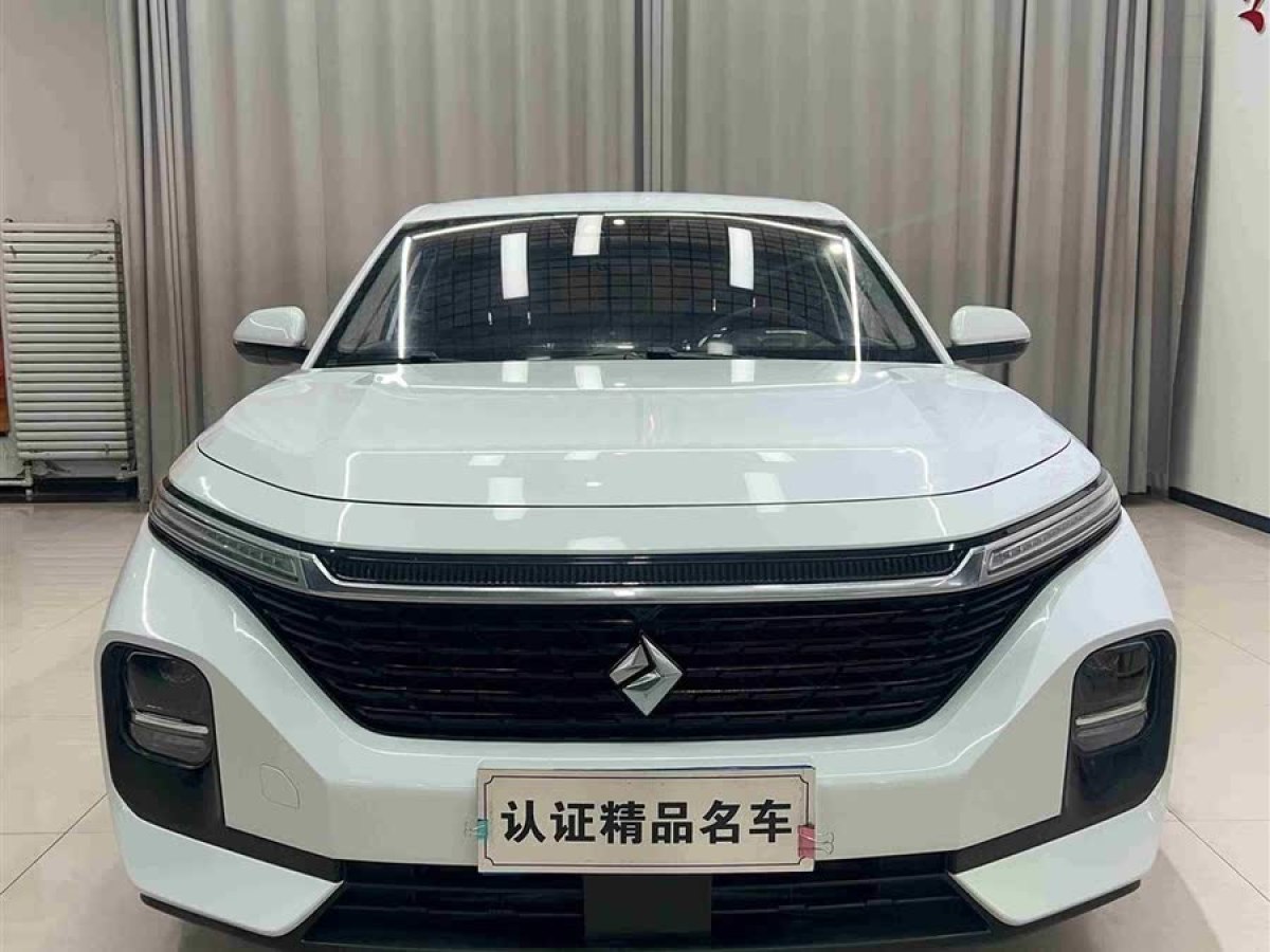 寶駿 新寶駿RC-5  2020款 RC-5W 1.5L 手動智耀豪華型圖片