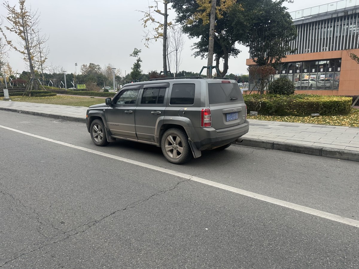 Jeep 自由客  2012款 2.4 運動版圖片