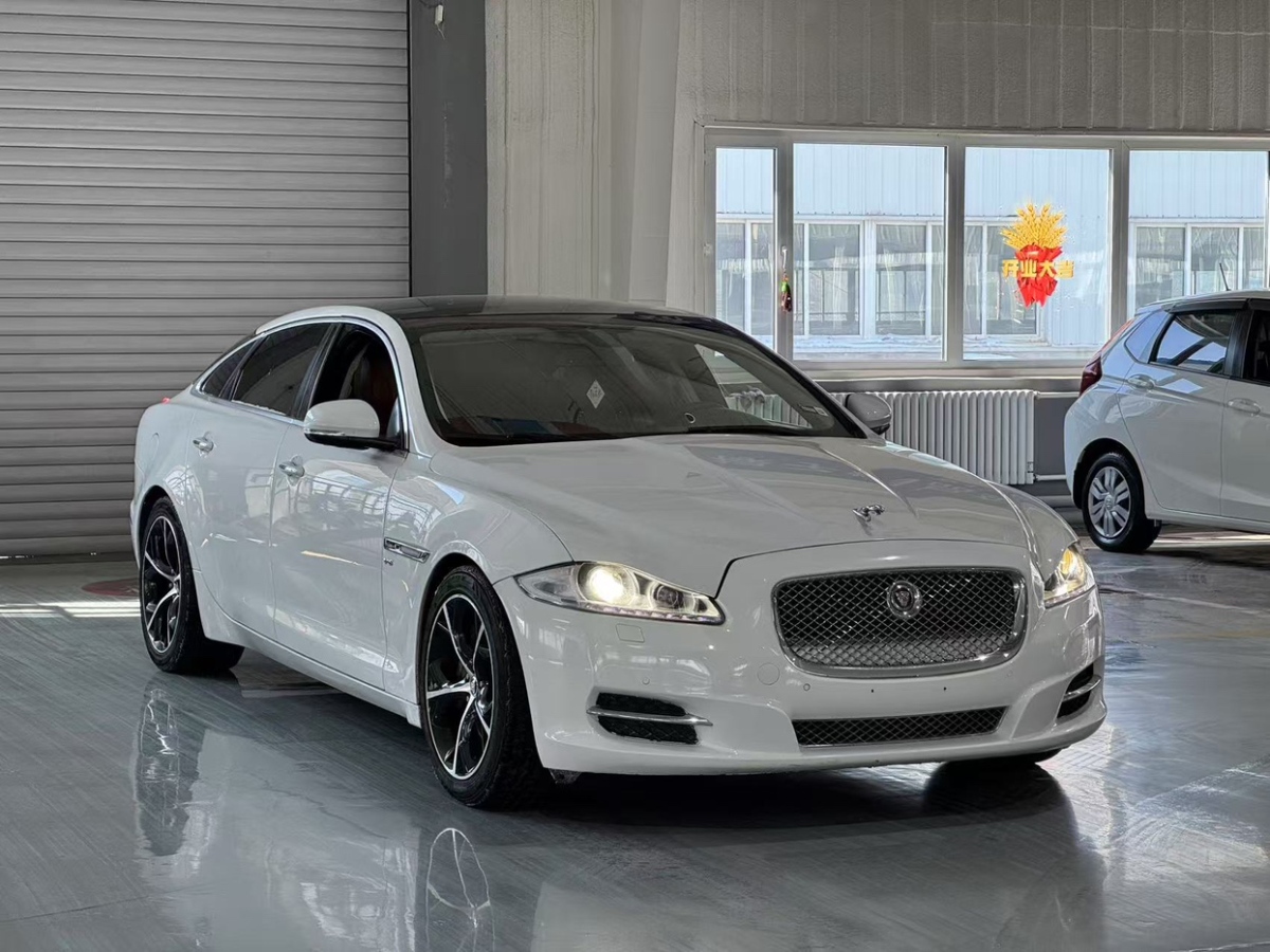 捷豹 XJ  2014款 XJL 3.0 SC 兩驅(qū)全景商務(wù)版圖片