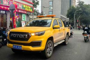BJ40 北京 2.0D 自動四驅(qū)刀鋒英雄版?zhèn)b客型
