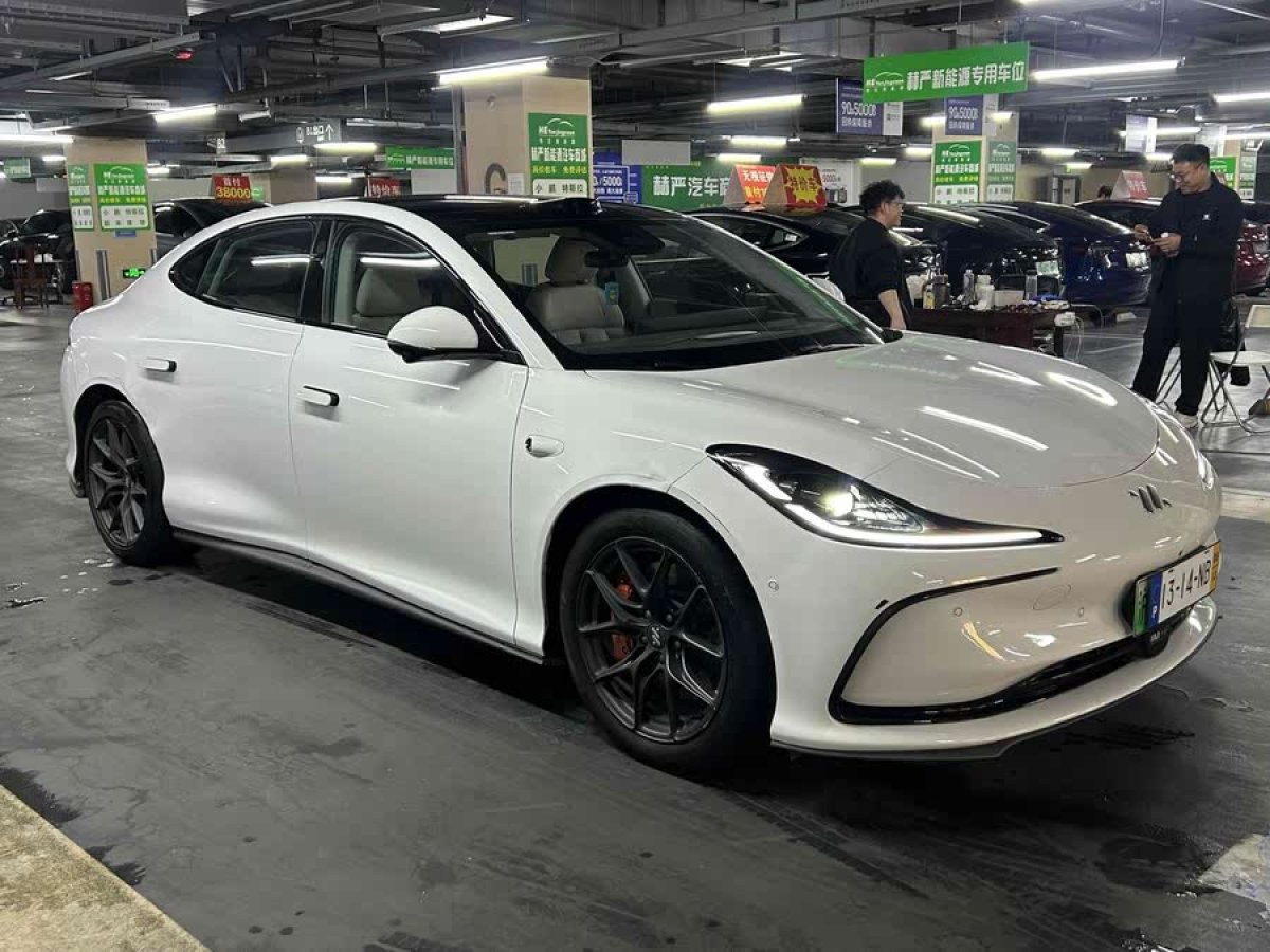 智己 智己L6  2024款 Max 標(biāo)準(zhǔn)版圖片