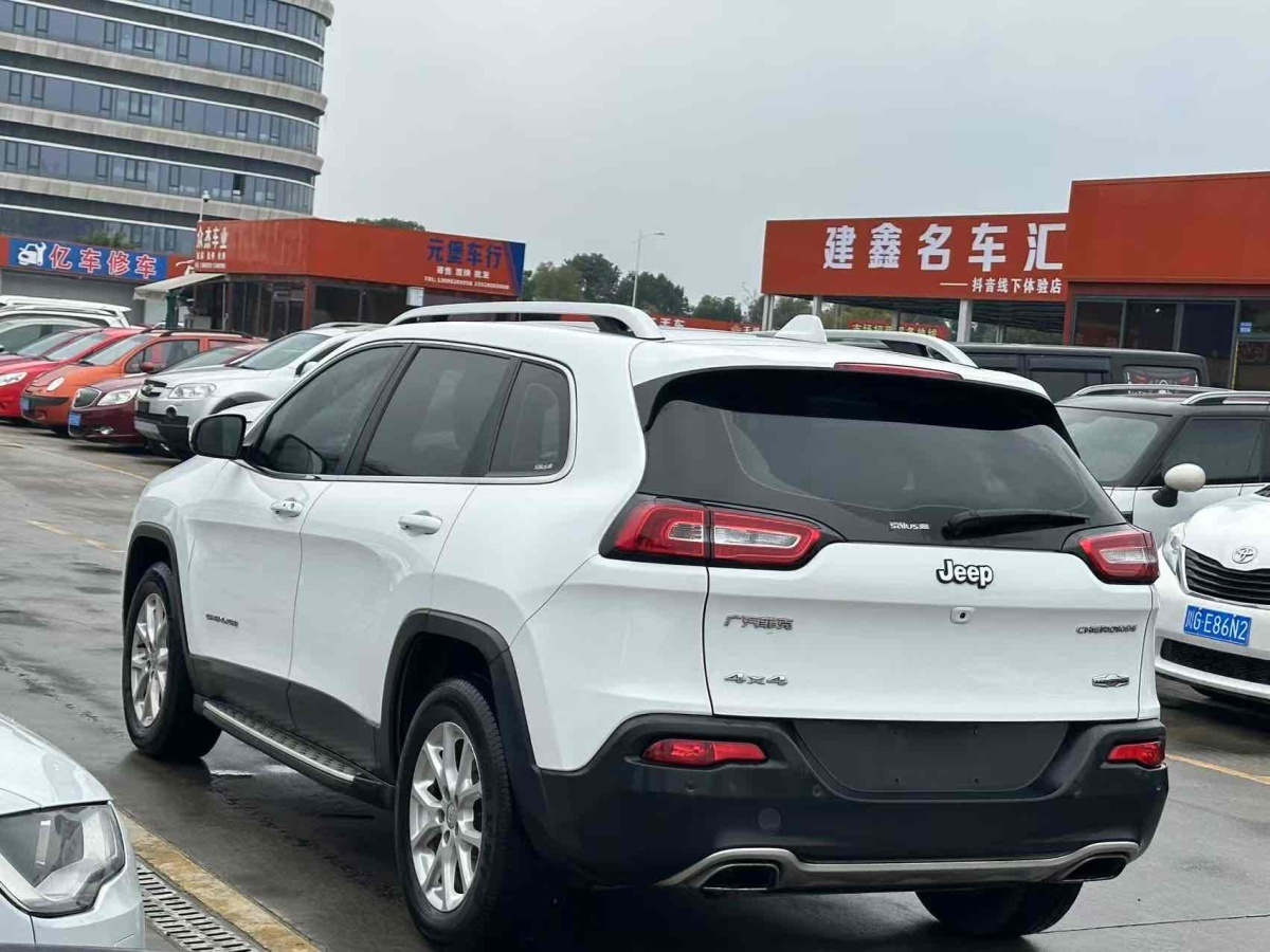 Jeep 自由光  2016款 2.4L 專業(yè)版圖片