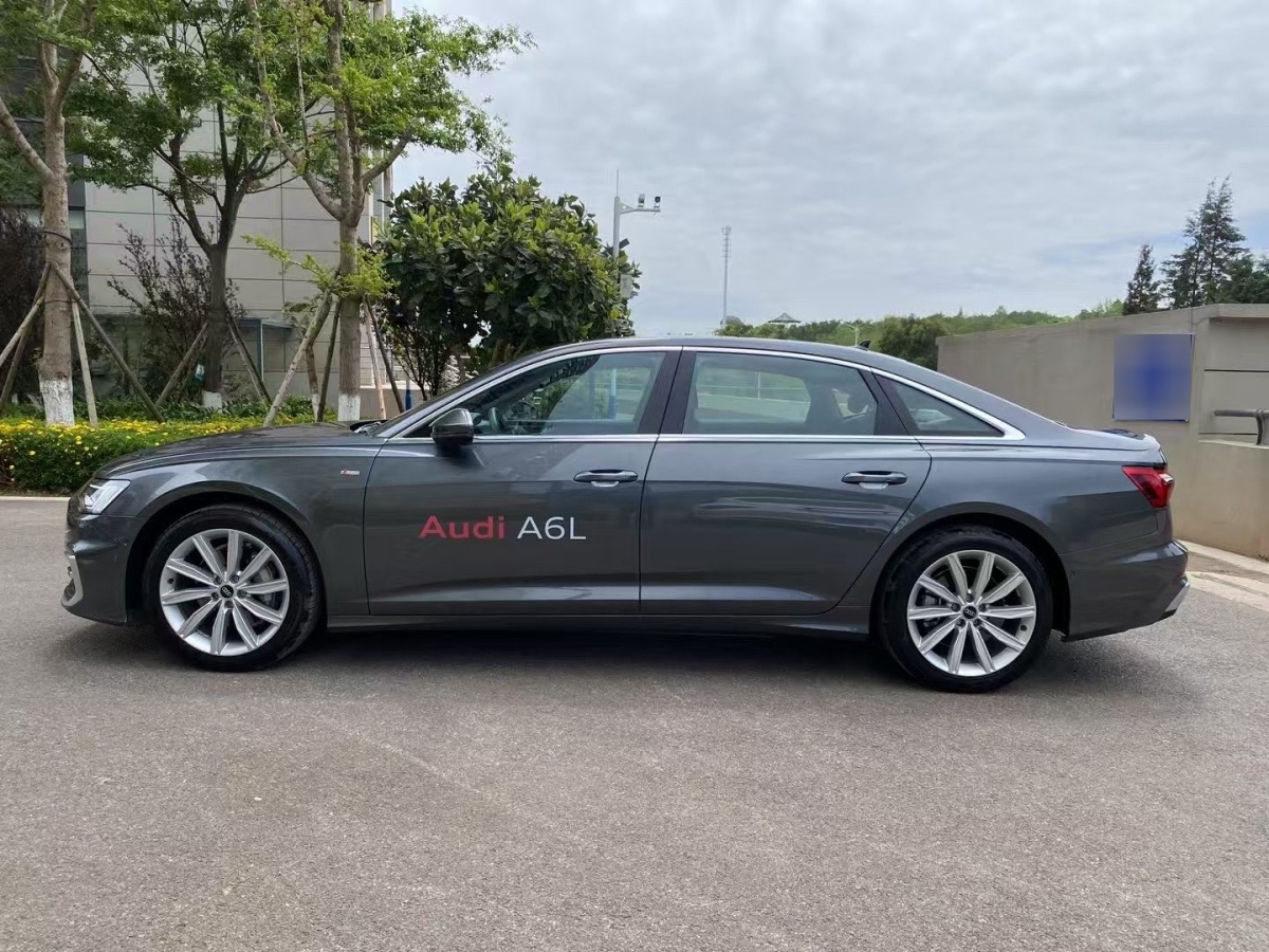 奧迪 奧迪A6L  2024款 45 TFSI 臻選動(dòng)感型圖片
