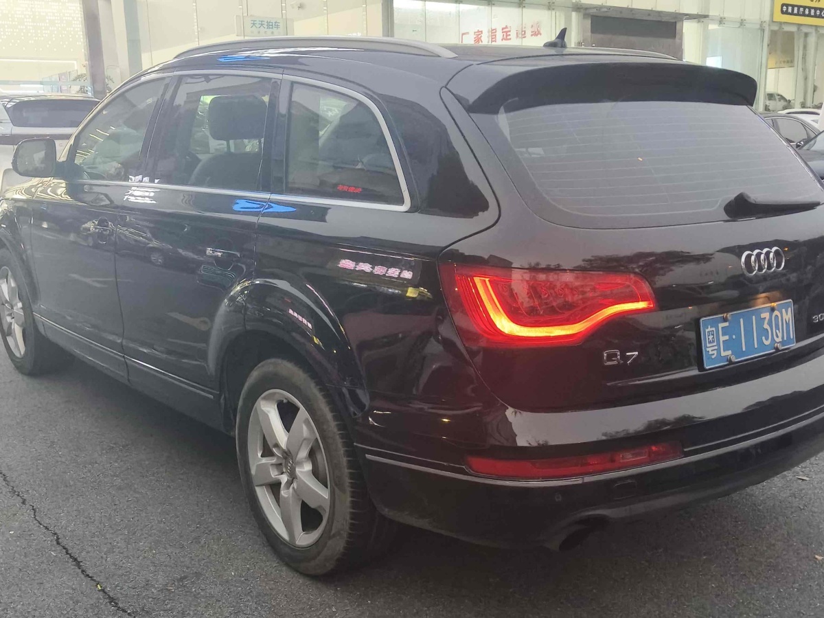 奧迪 奧迪Q7  2010款 3.0 TDI quattro 領(lǐng)先型圖片