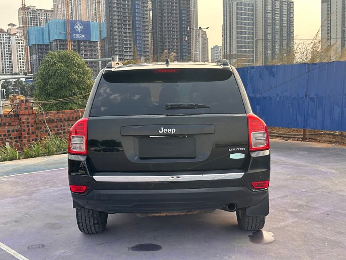 Jeep 指南者  2013款 2.4L 四驅(qū)豪華版圖片