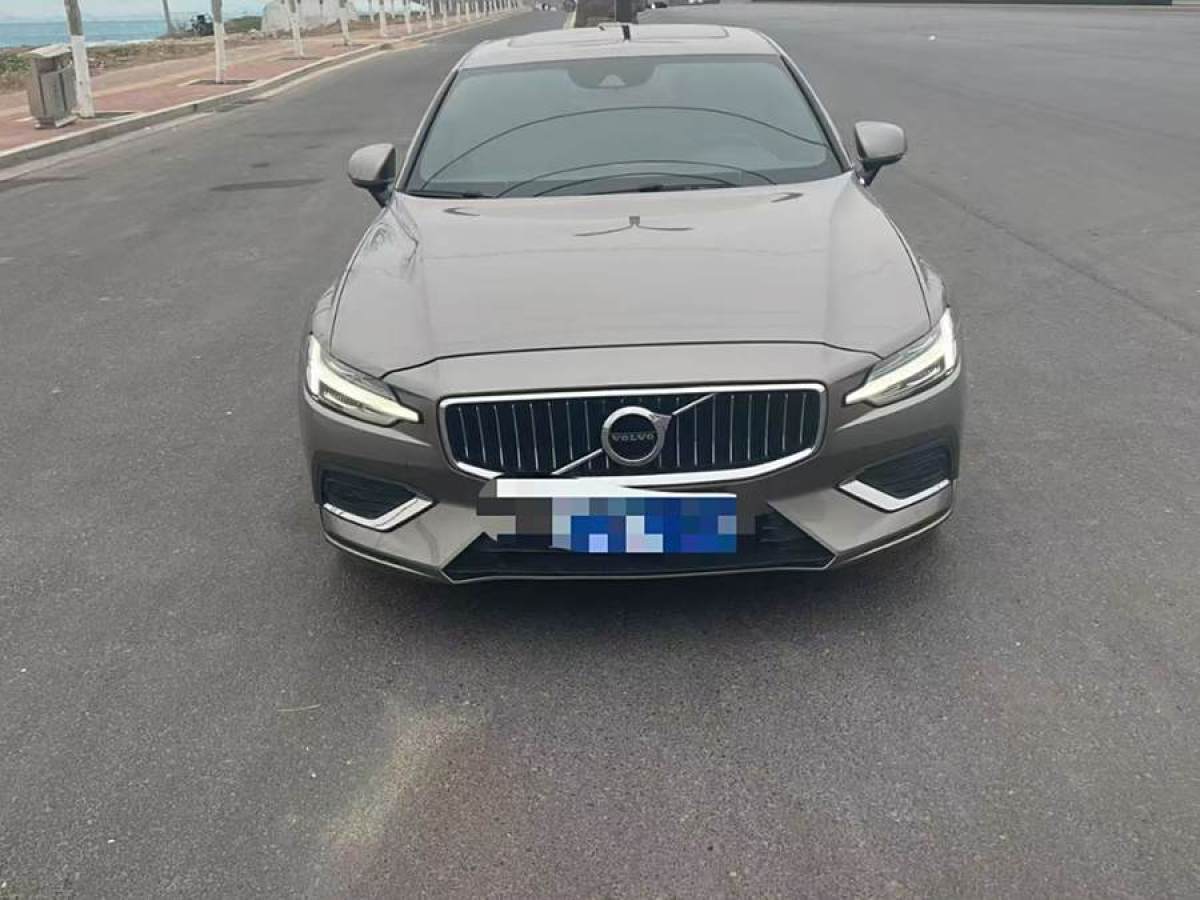 沃爾沃 S60L  2020款 T4 智遠(yuǎn)運(yùn)動(dòng)版圖片