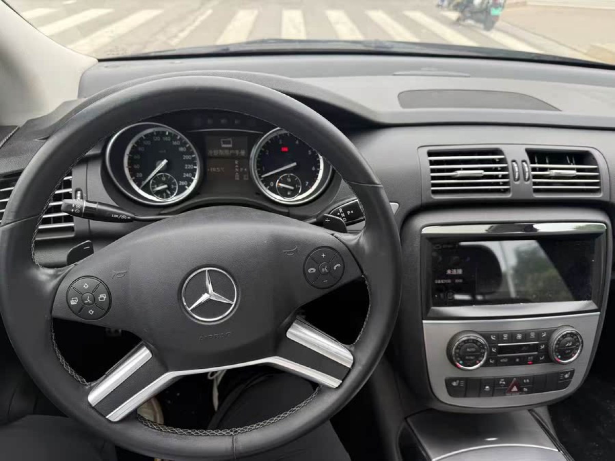 奔馳 奔馳R級(jí)  2014款 R 320 4MATIC 商務(wù)型圖片