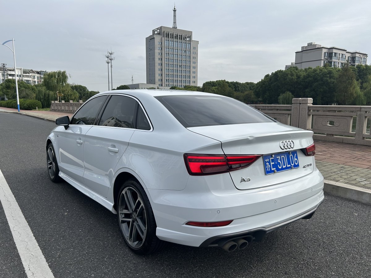 奧迪 奧迪A3  2018款 30周年年型 Limousine 40 TFSI 運(yùn)動(dòng)型圖片