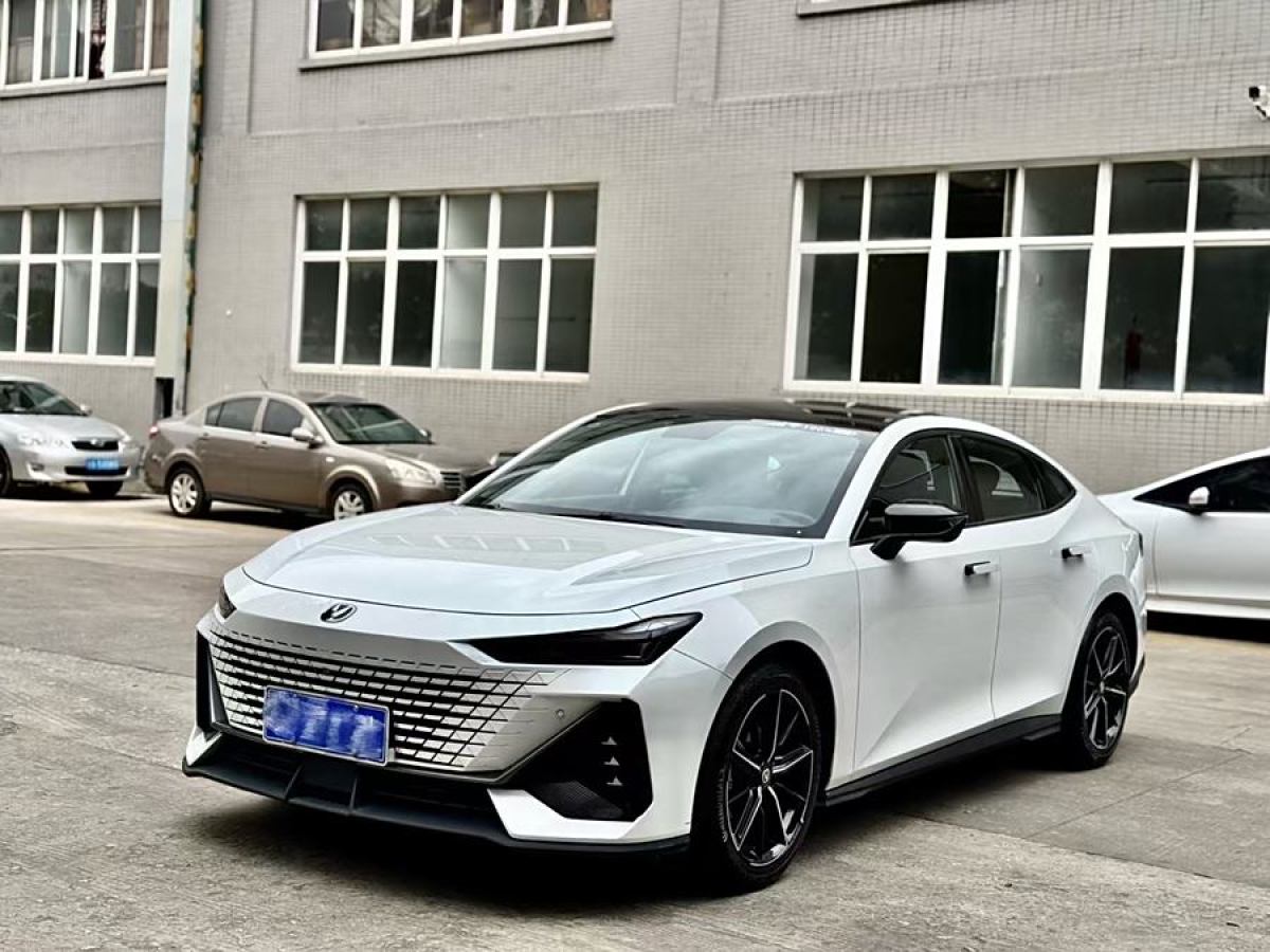 長安 長安UNI-V  2022款 1.5T 尊貴型圖片