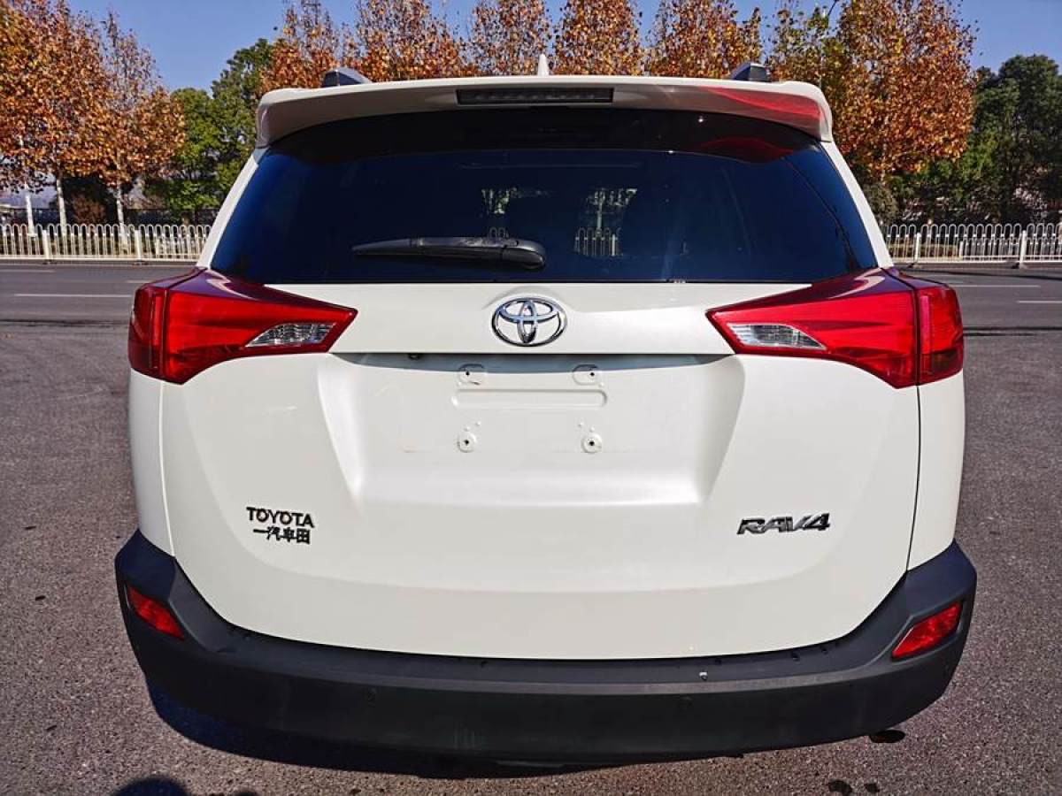 豐田 RAV4榮放  2015款 2.0L CVT兩驅(qū)風尚版圖片