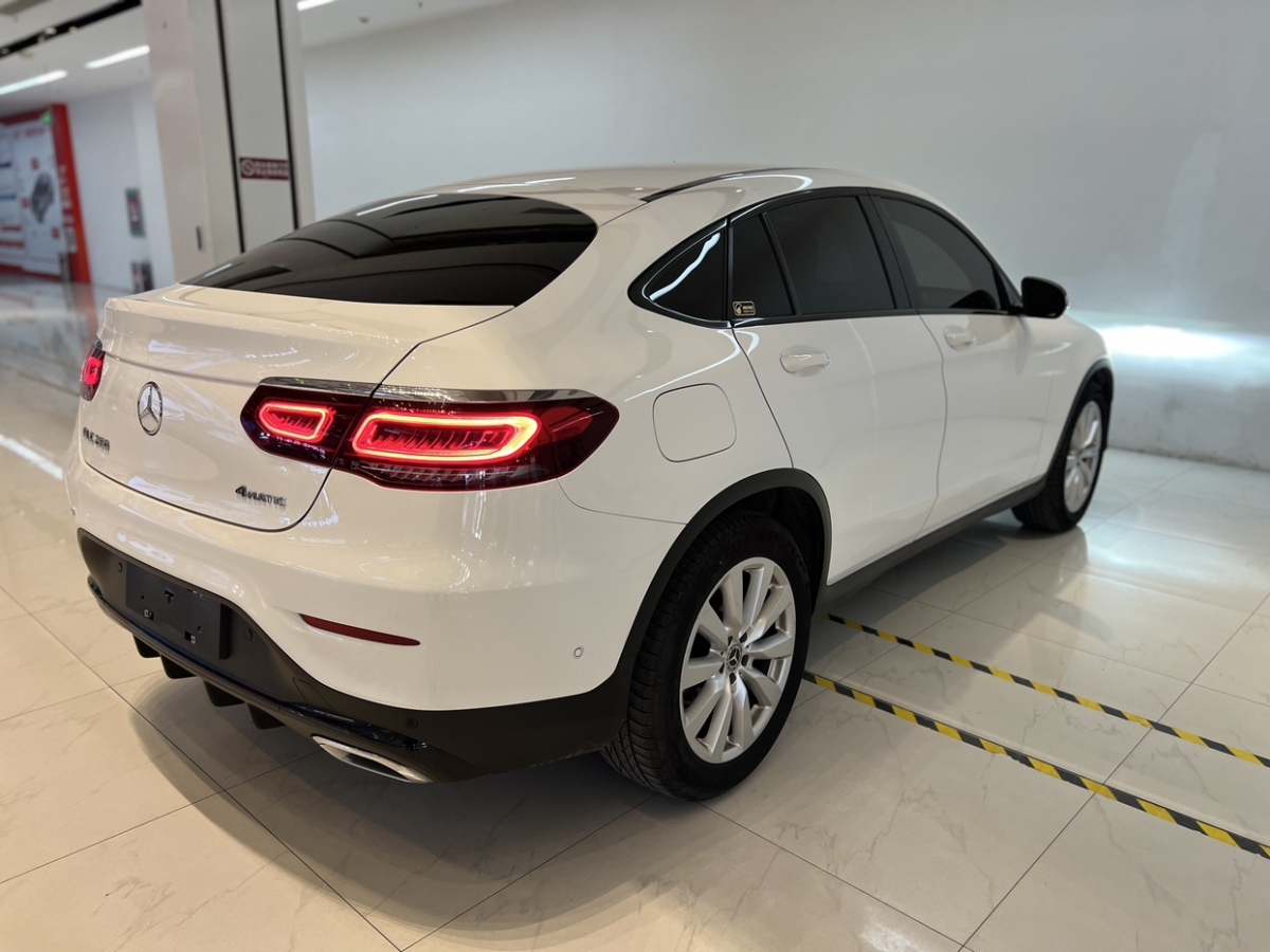 奔馳 奔馳GLC  2022款 改款 GLC 260 4MATIC 轎跑SUV圖片