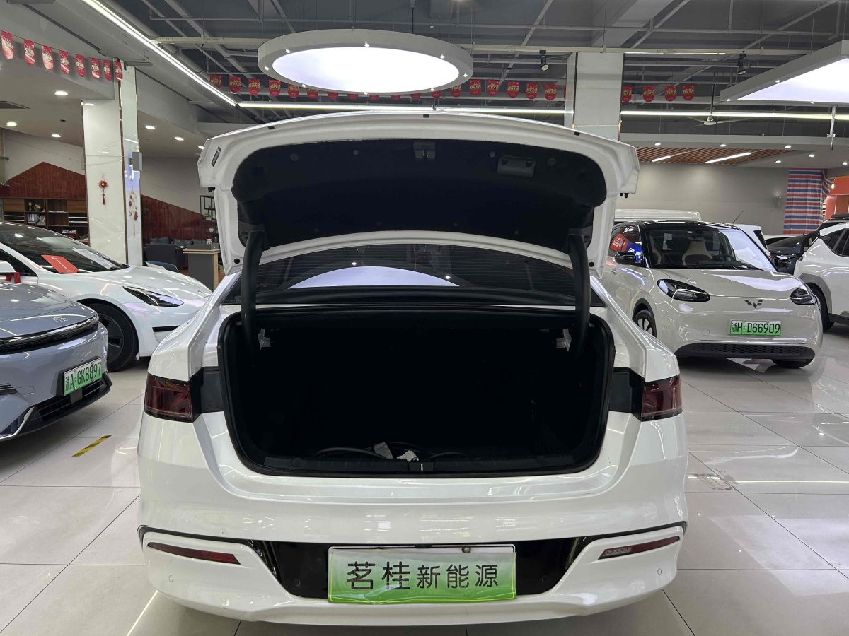 比亞迪 秦PLUS  2023款 冠軍版 DM-i 120KM超越型圖片