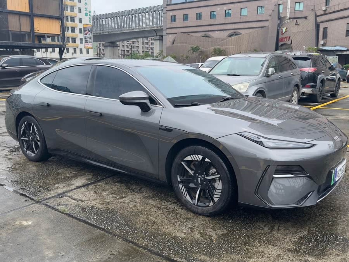銀河 銀河E8  2024款 550km 后驅(qū)龍騰版圖片