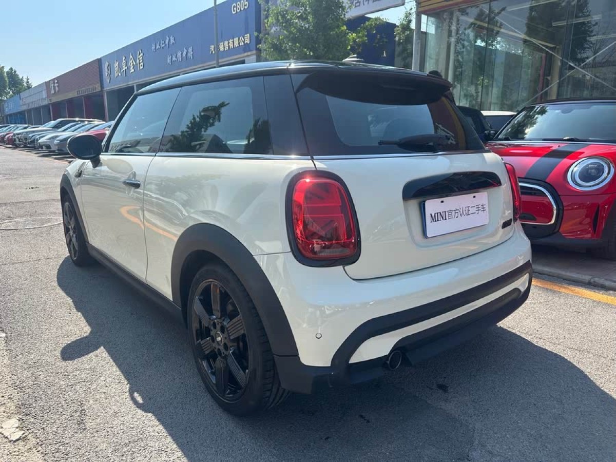 MINI MINI  2022款 改款 1.5T COOPER 藝術(shù)家圖片