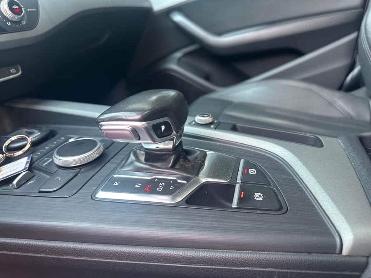 奧迪 奧迪A4L  2018款 30周年年型 40 TFSI 進(jìn)取型圖片