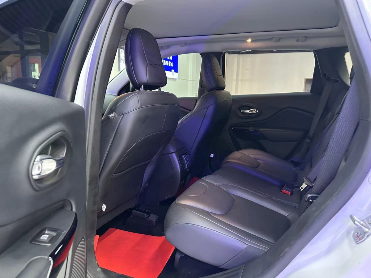 Jeep 自由光  2019款 2.0T 四驅(qū)探享版+自動(dòng)駕駛智慧包 國(guó)VI圖片