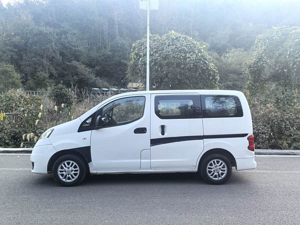 日產(chǎn) NV200  2011款 1.6L 232座 尊雅型圖片