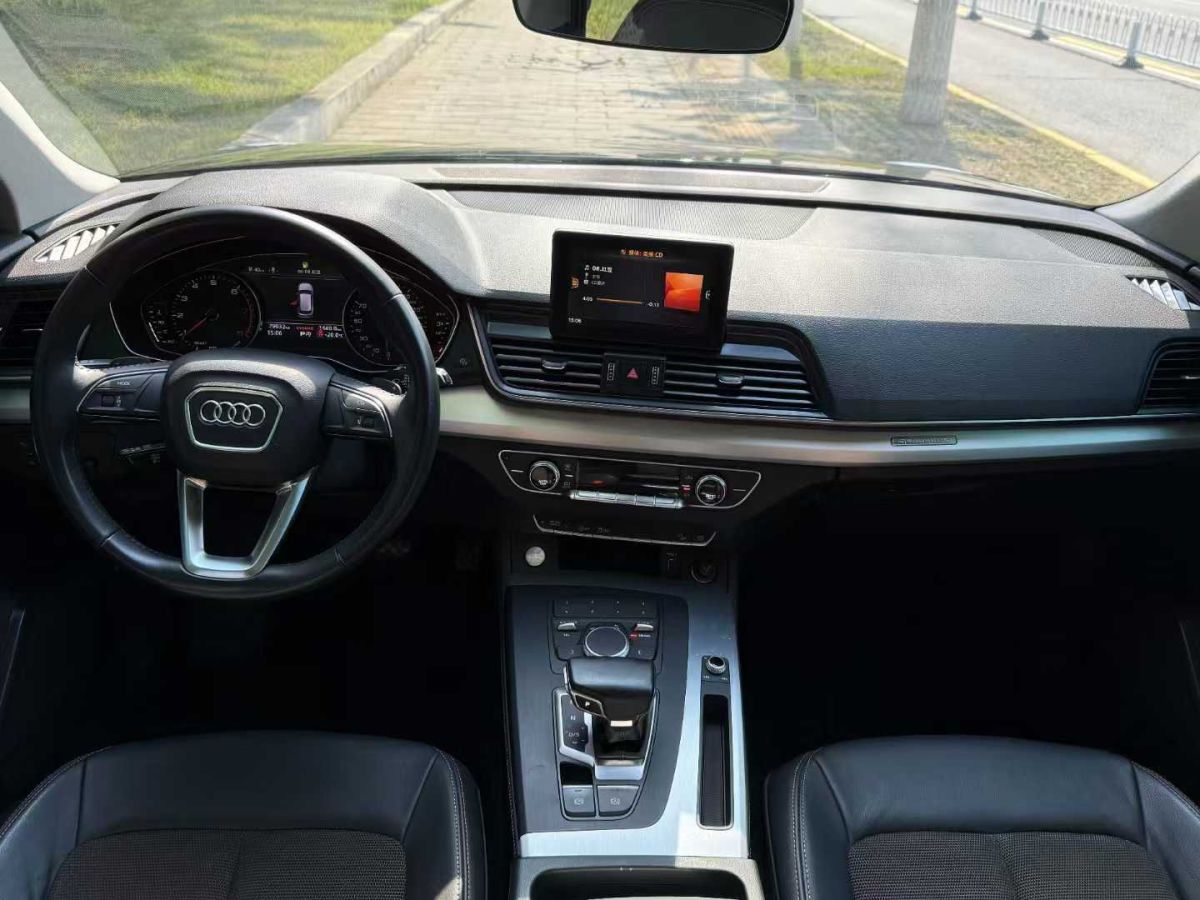 奧迪 奧迪Q3  2020款 35 TFSI 時(shí)尚動(dòng)感型圖片