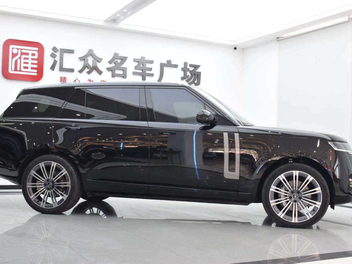 路虎 攬勝  2024款 3.0 L6 400PS 盛世加長(zhǎng)版圖片