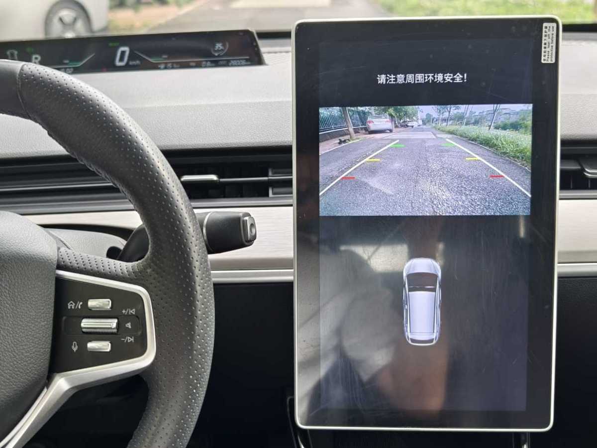 哪吒 哪吒V  2021款 長續(xù)航娛樂版升級型圖片