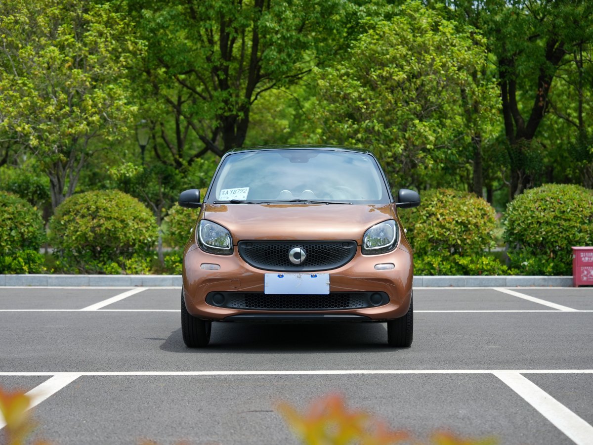 2017年10月smart forfour  2016款 1.0L 52千瓦靈動版