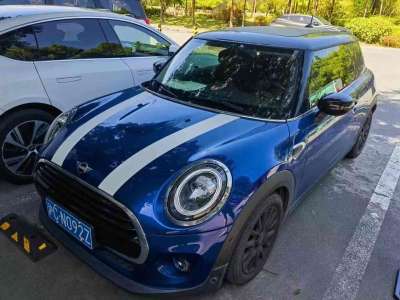 MINI MINI 1.5T COOPER 經(jīng)典派 五門絕色版圖片