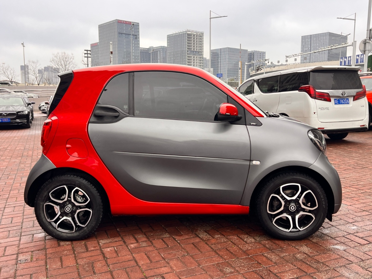 smart fortwo  2018款 0.9T 66千瓦硬頂先鋒版圖片