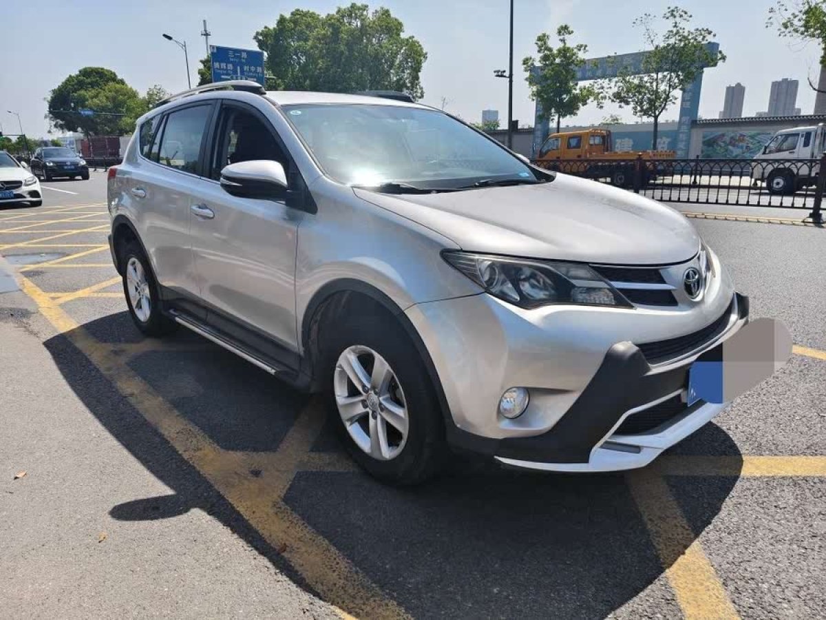 豐田 RAV4榮放  2013款 2.0L 手動兩驅(qū)都市版圖片