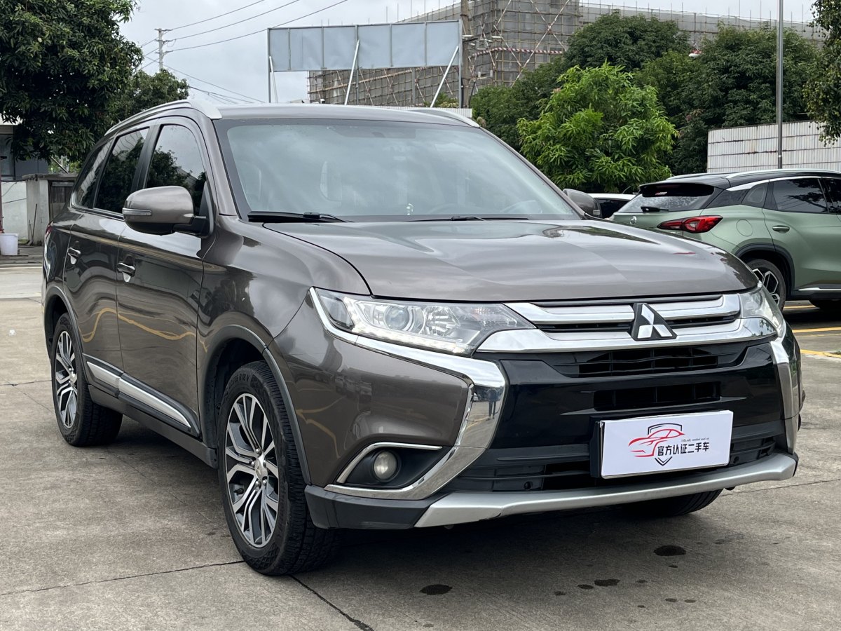 三菱 歐藍(lán)德  2018款 2.0L 兩驅(qū)嘉樂版 7座圖片