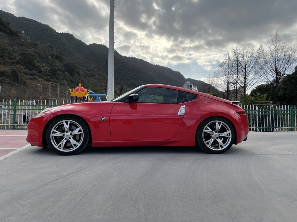 2011年7月日產(chǎn) 370Z  2013款 3.7L Coupe