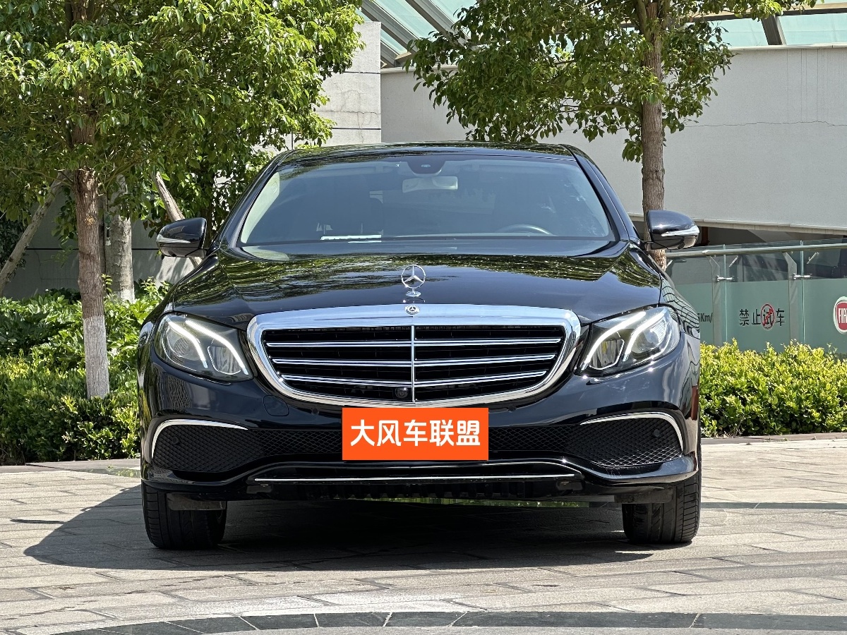 奔馳 奔馳E級  2019款 改款 E 300 L 運(yùn)動時尚型圖片