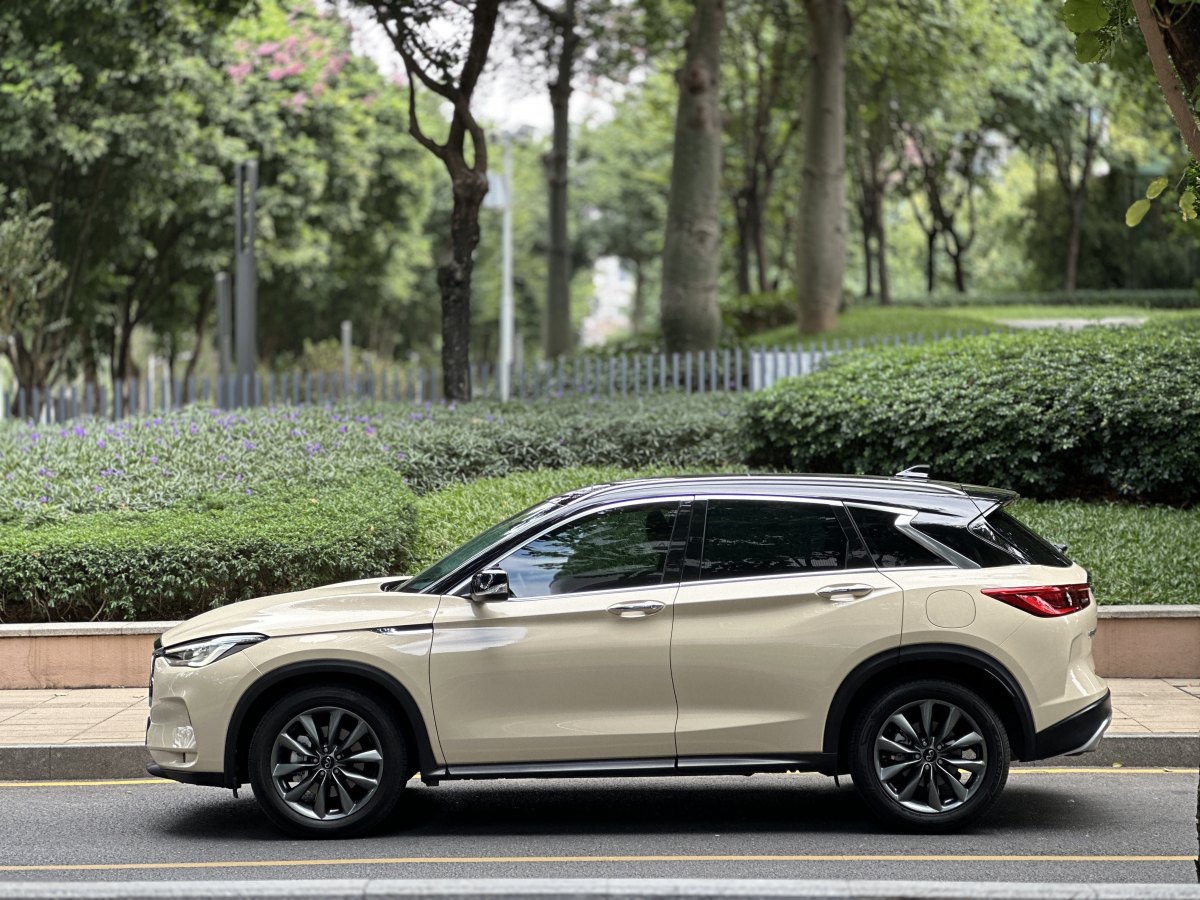 英菲尼迪 QX50  2020款 改款 2.0T 兩驅(qū)時(shí)尚版圖片