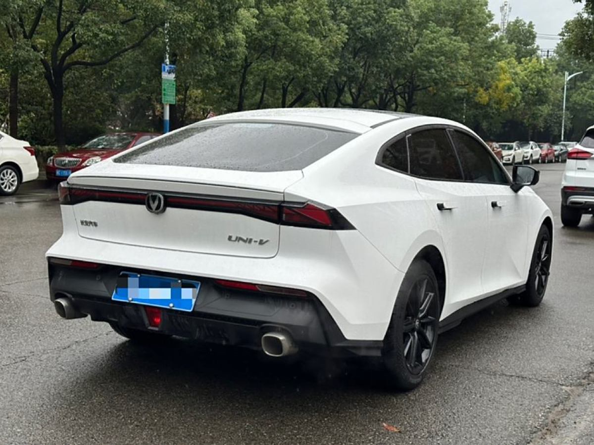 長(zhǎng)安 長(zhǎng)安UNI-V  2023款 1.5T 尊貴型圖片