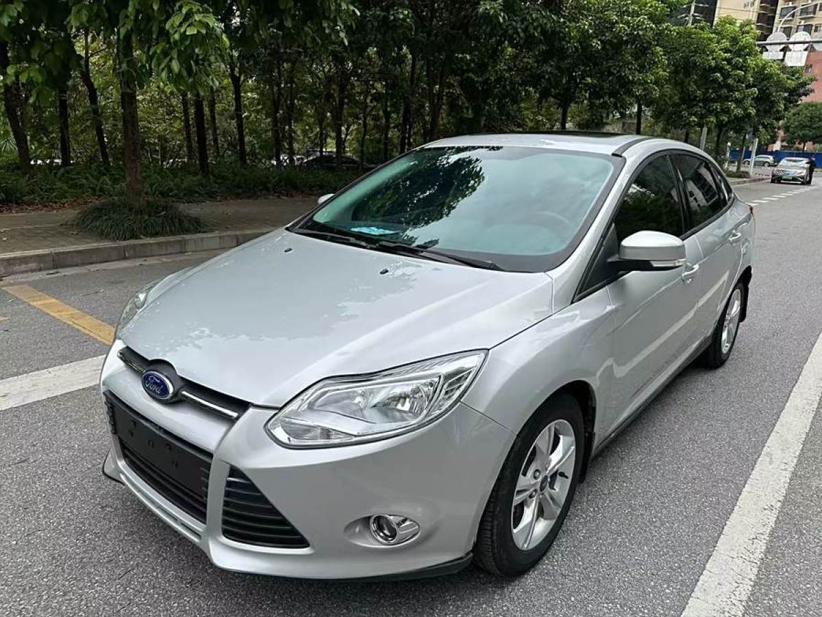 2013年2月福特 福克斯  2012款 三廂 1.6L 自動(dòng)舒適型