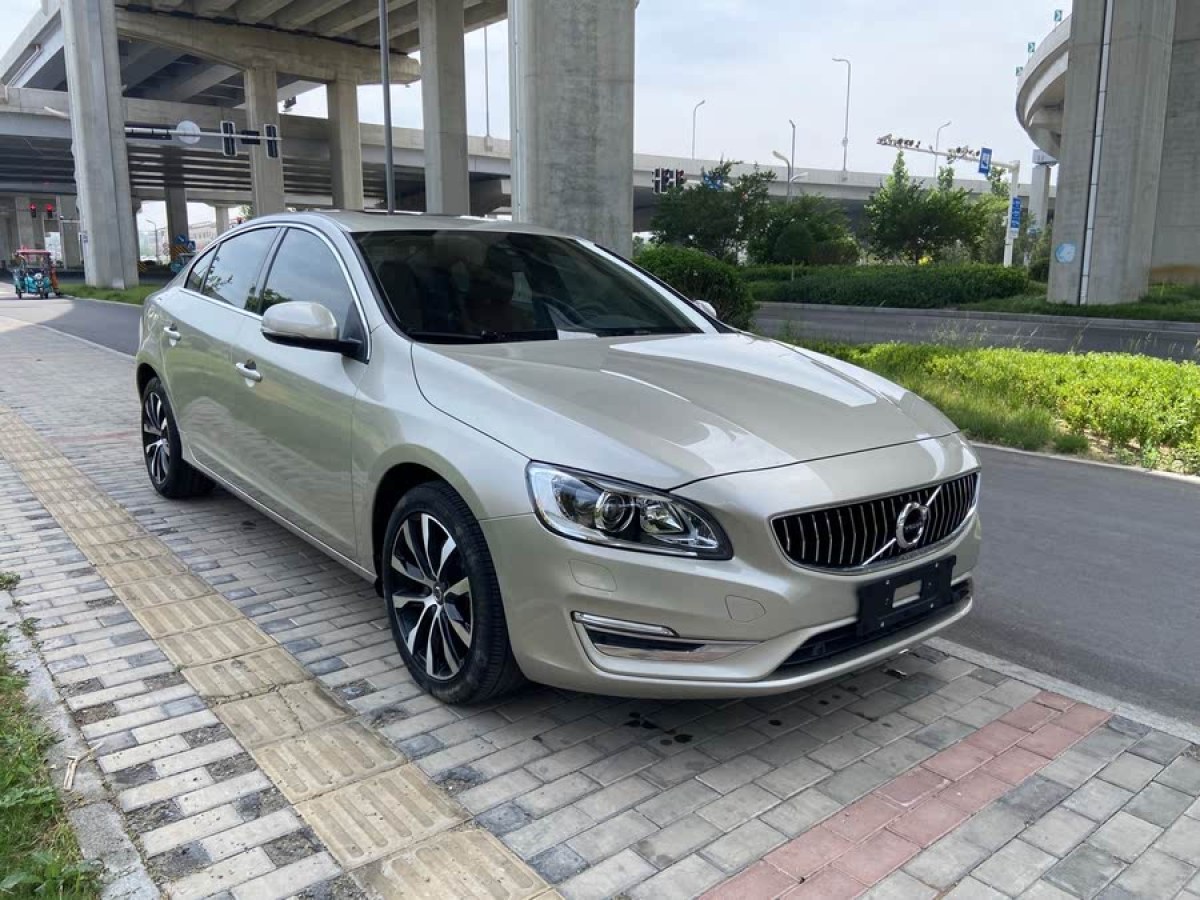 沃爾沃 S60  2014款 改款 T5 個性運(yùn)動版圖片
