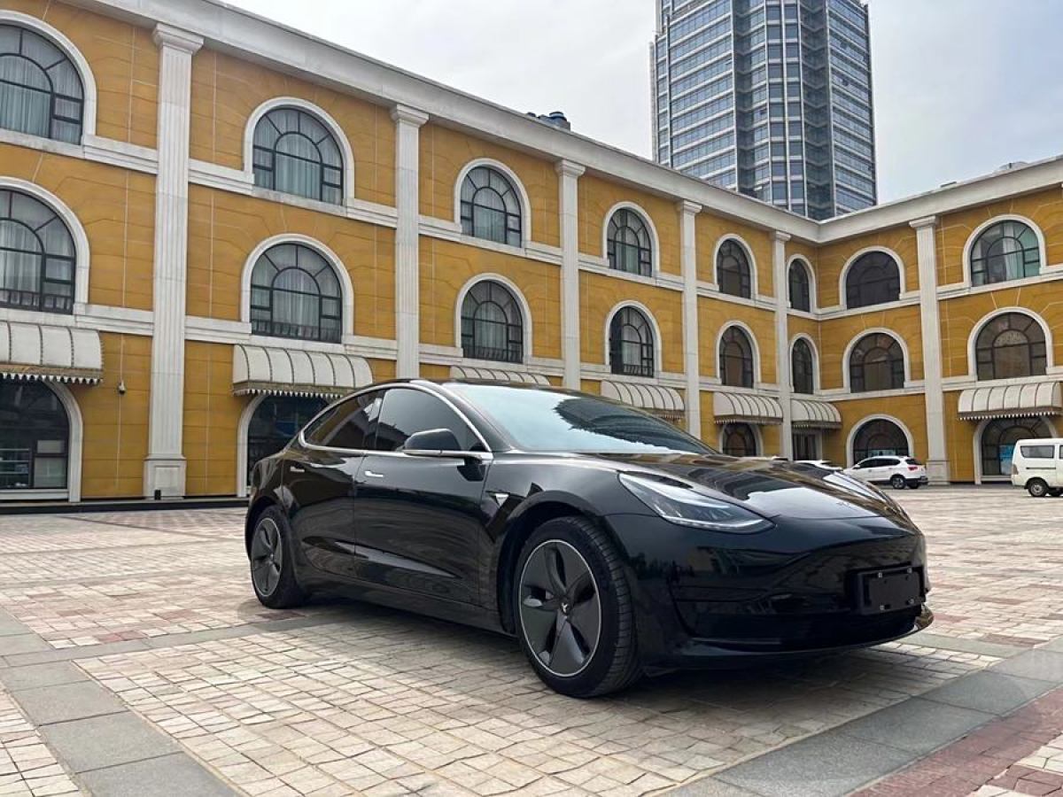 特斯拉 Model 3  2021款 改款 標(biāo)準(zhǔn)續(xù)航后驅(qū)升級(jí)版圖片