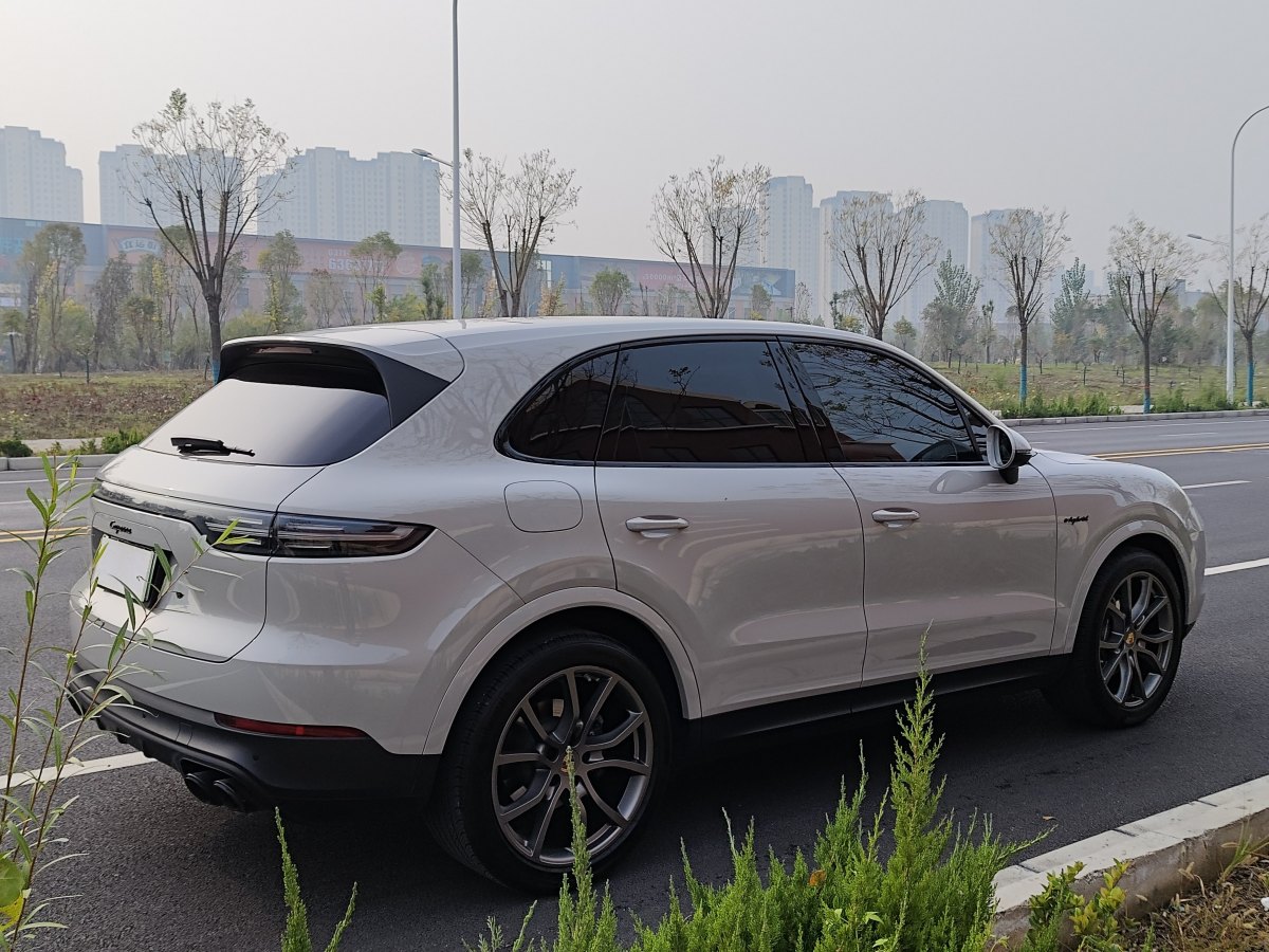 保時(shí)捷 Cayenne新能源  2023款 Cayenne E-Hybrid 2.0T 鉑金版圖片