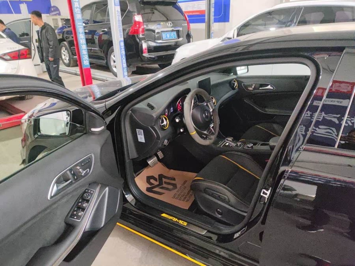 奔馳 奔馳A級(jí)AMG  2017款 AMG A 45 4MATIC 暗夜雷霆限量版圖片