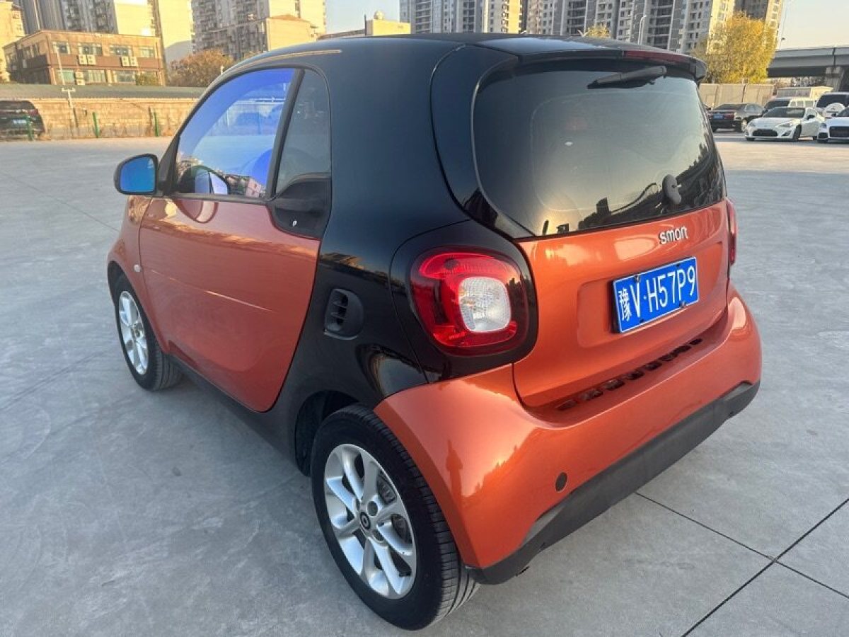 smart fortwo  2016款 0.9T 66千瓦硬頂極致版圖片