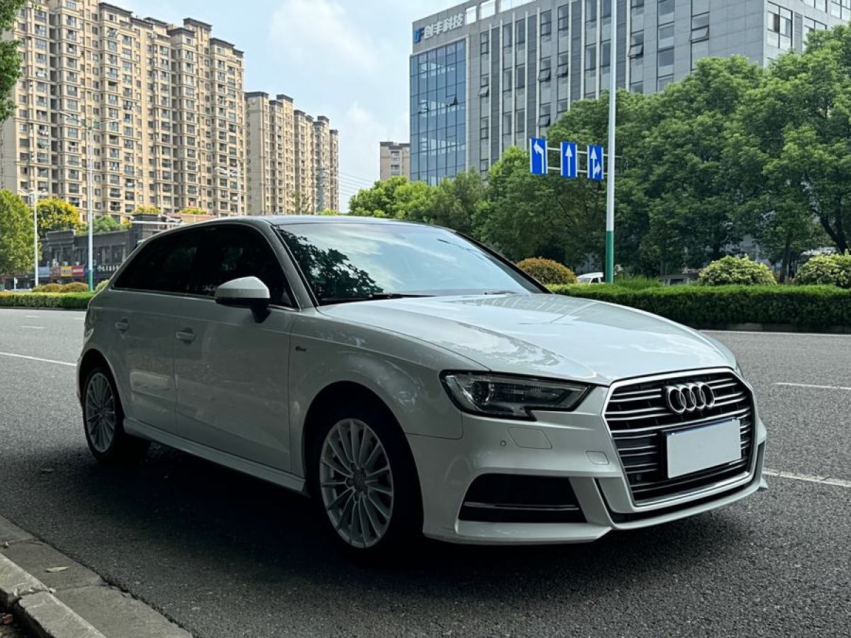 2018年3月奧迪 奧迪A3  2018款 30周年年型 Sportback 35 TFSI 時(shí)尚型